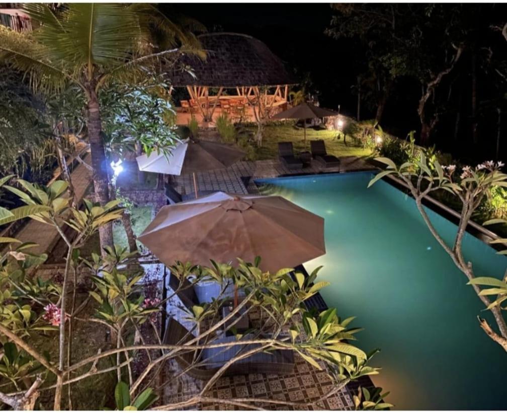 Hotel Tinggian Hill Retreat à Batununggul Extérieur photo